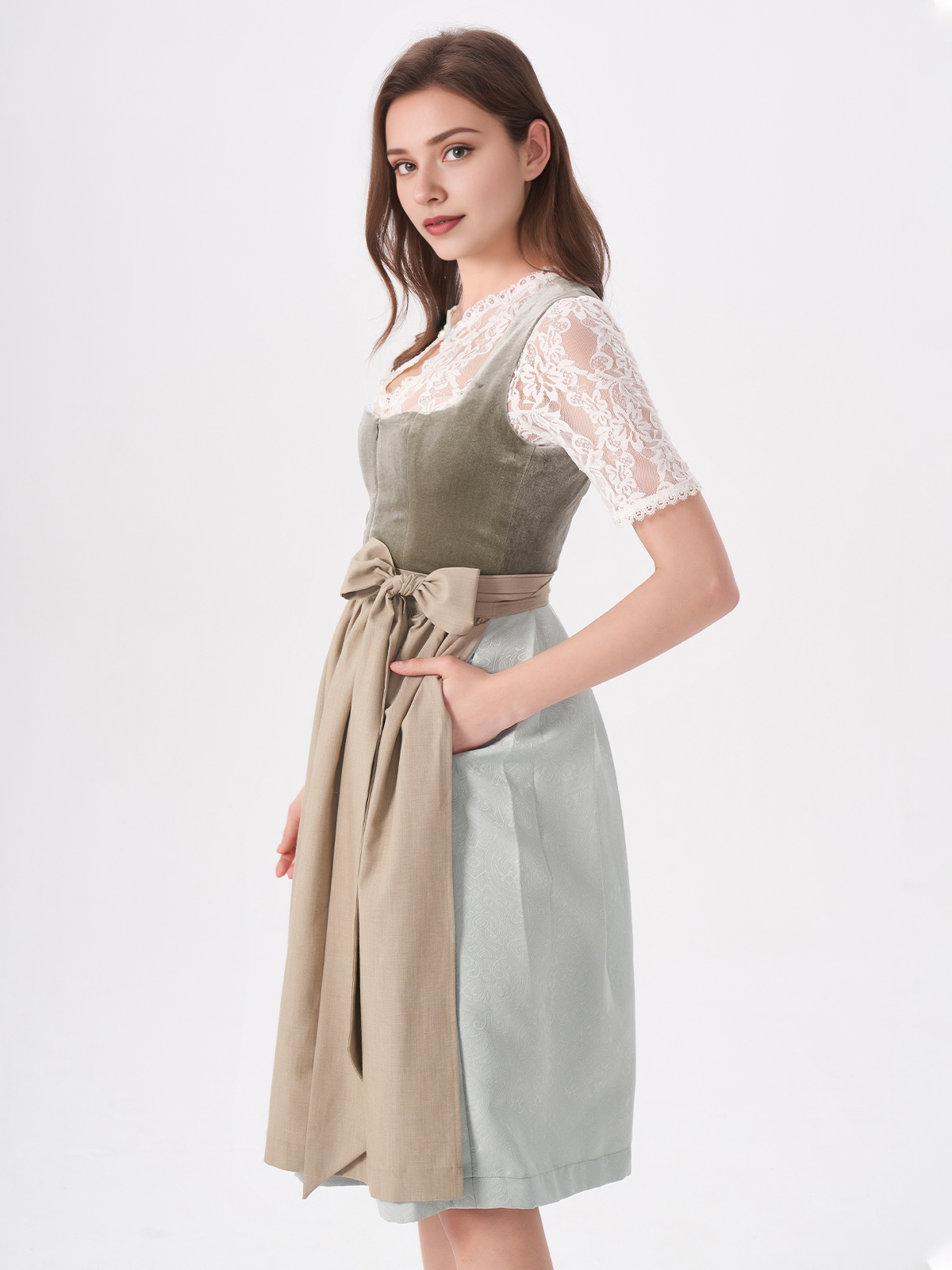Modernes Dirndl in Orange mit figurbetonendem Schnitt