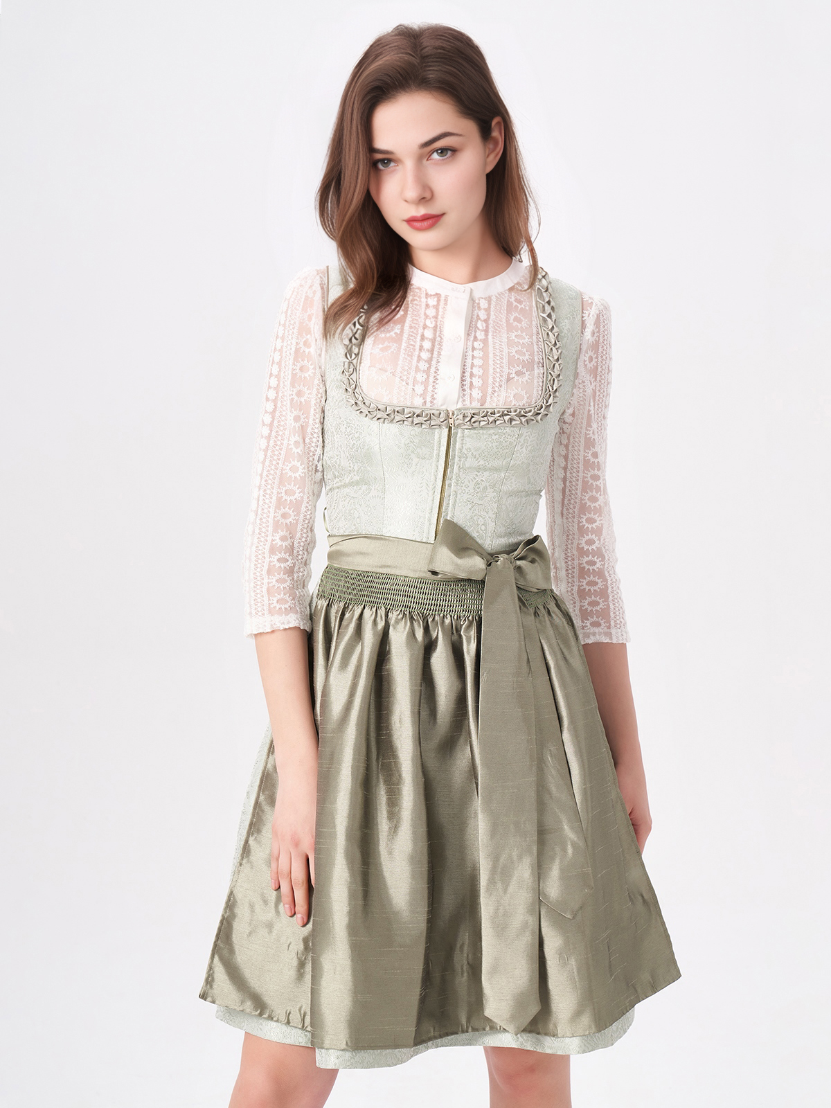 Dirndl in Grün mit hochgeschlossener Bluse