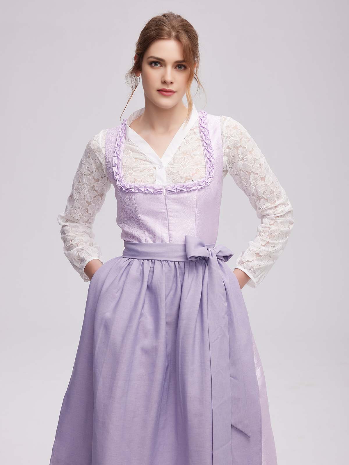 Dirndlbluse in eleganter schwarzer Ausführung