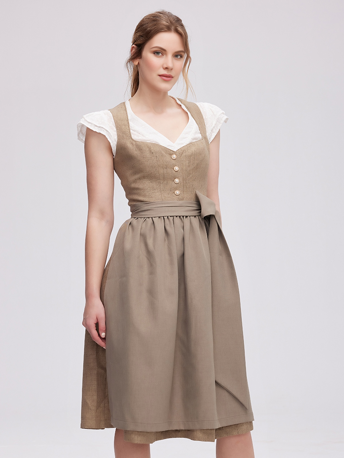 Modernes Dirndl in Dunkelgrün