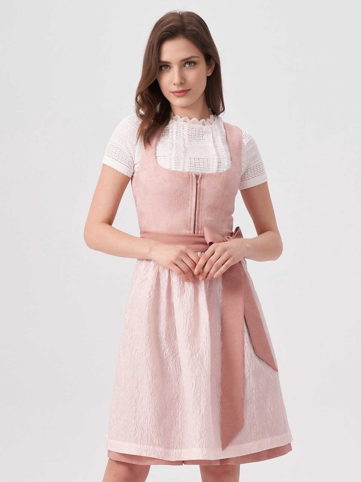 Elegante rosa Trachtenjacke mit aufwendigen Details