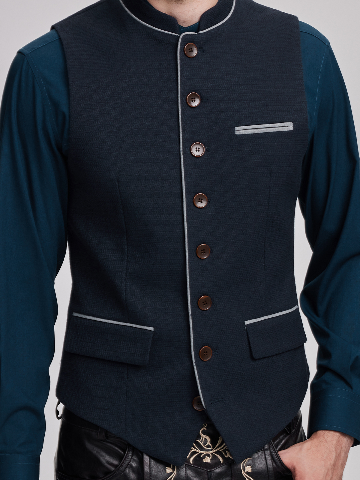 Modernes samtenes Dirndl in Blau
