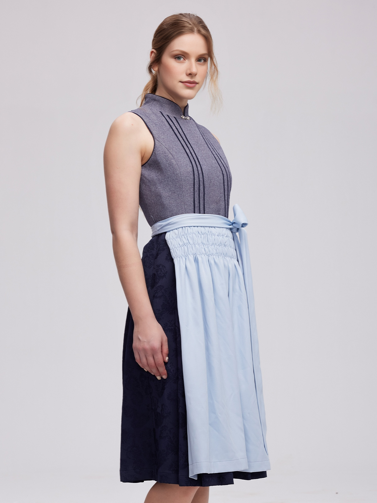 Modernes Dirndl in Grau