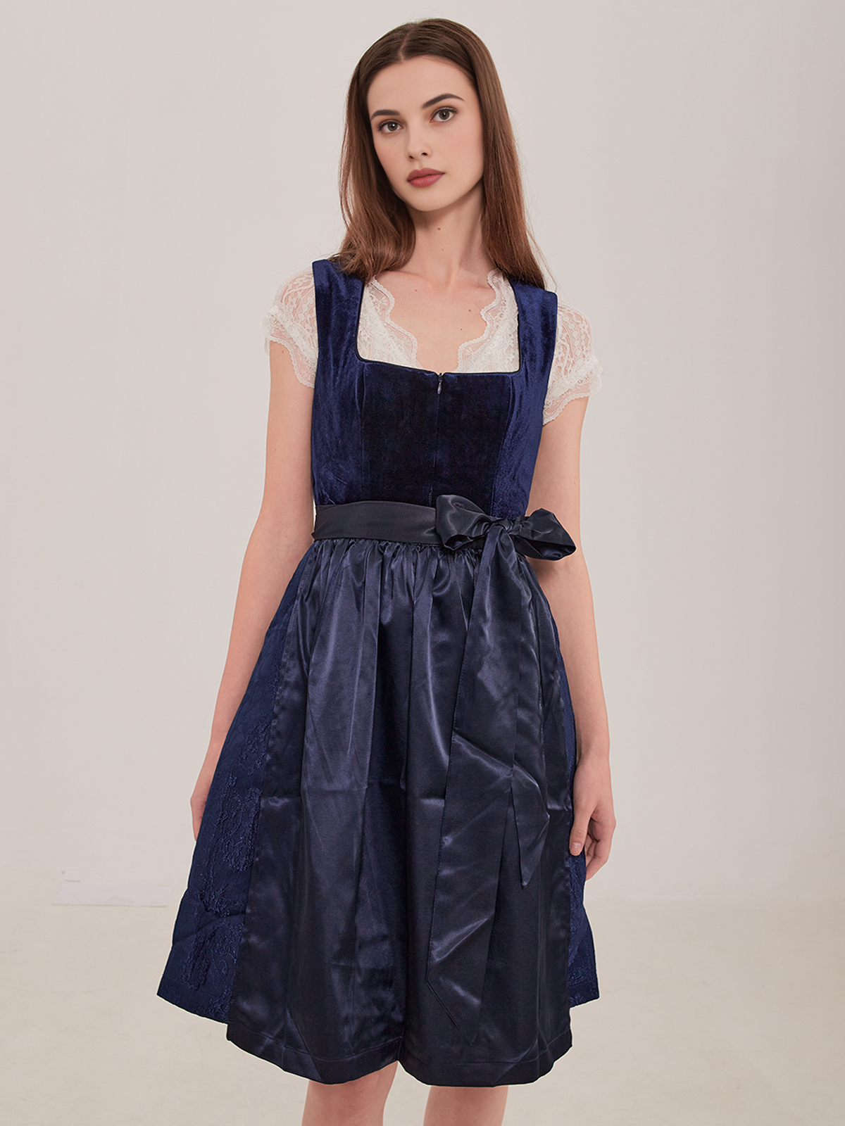 Dirndl in Blau – stilvoll und traditionell