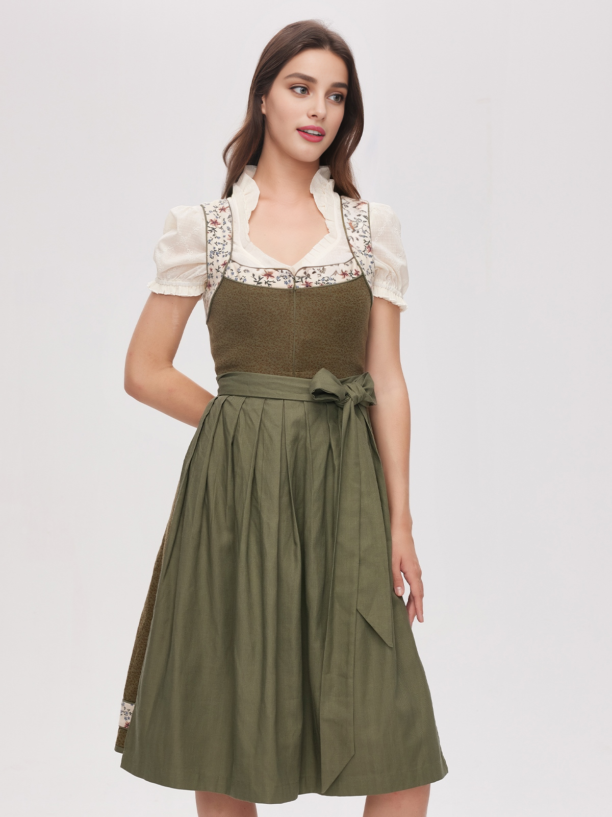 Modernes Dirndl in Grün