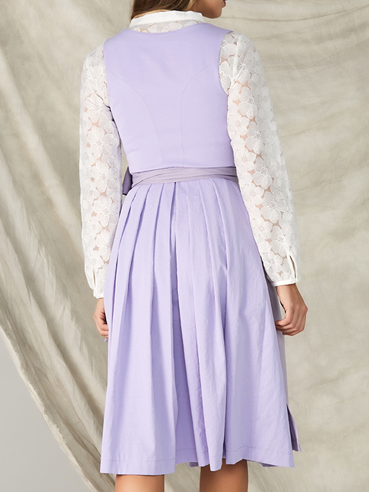Ehreer Dirndl in Lila