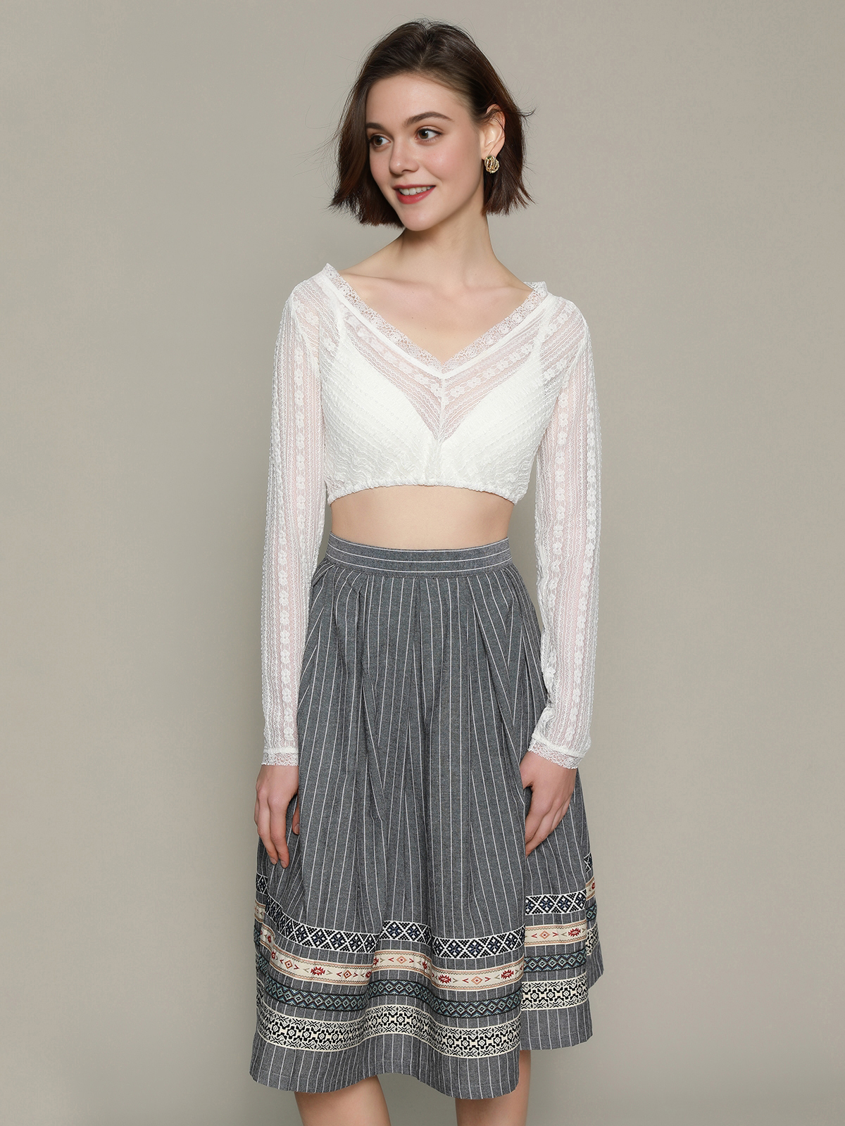 Samt Dirndl Schwarz in eleganter Ausführung