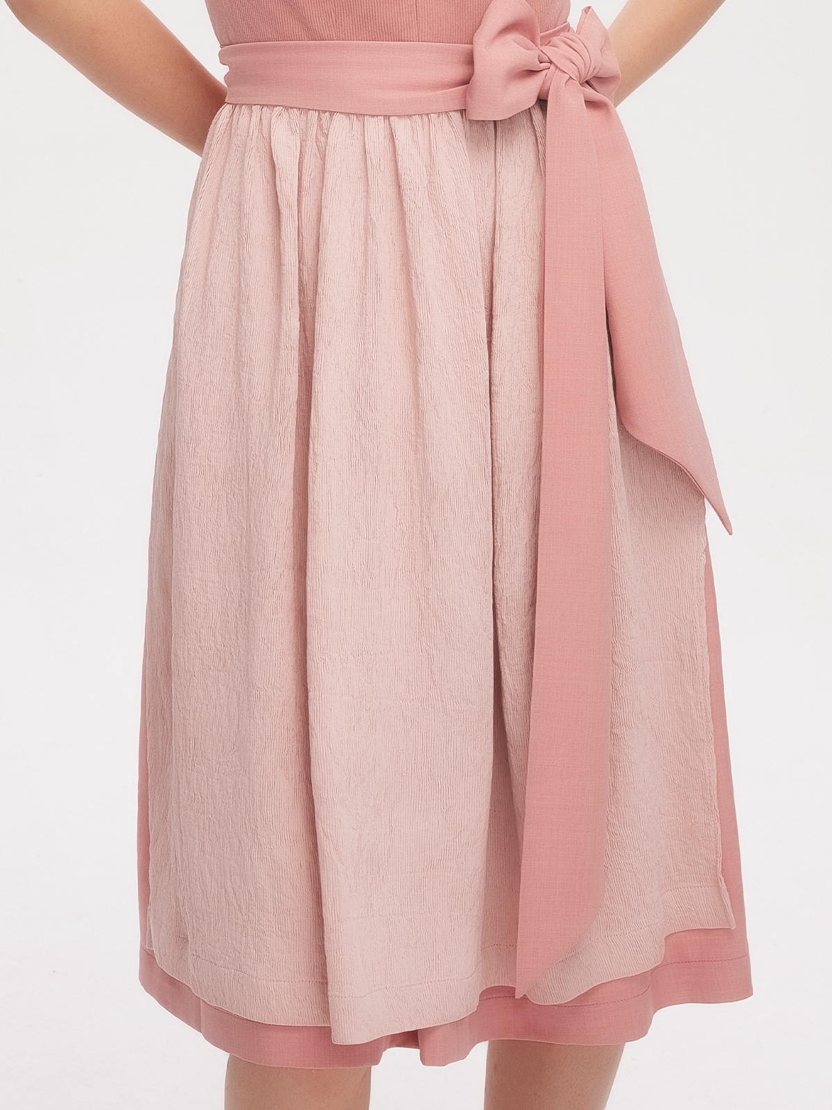 Modernes Dirndl in Rosa mit schmeichelhaftem Schnitt