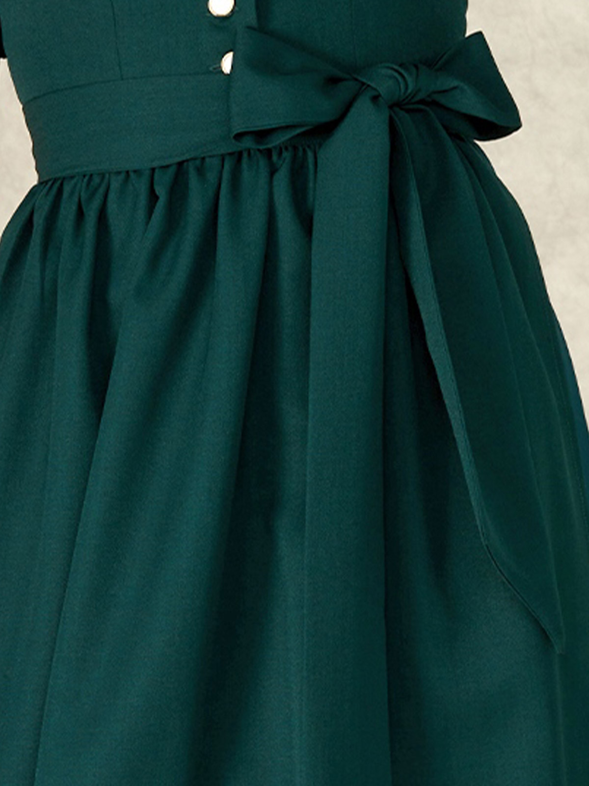 Modernes Dirndl in Grün