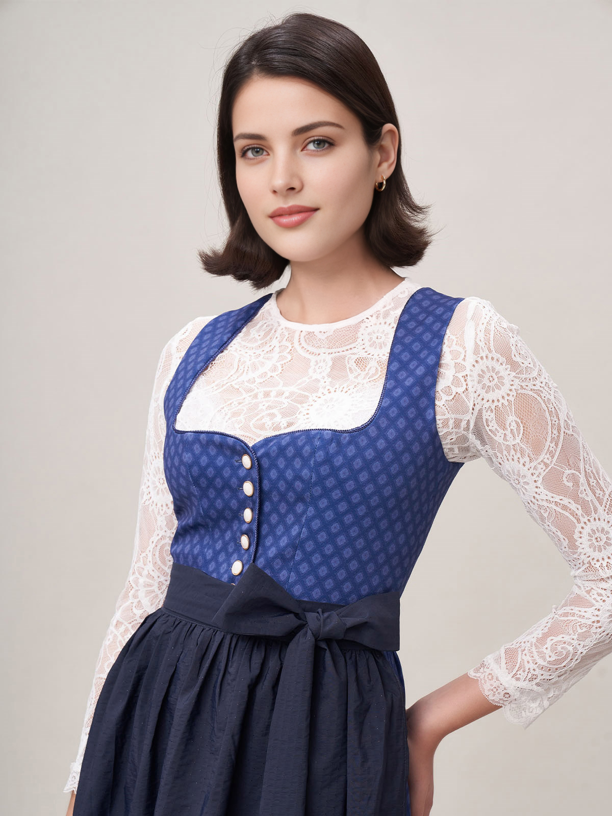 Elegantes blaues Dirndl mit floralen Details