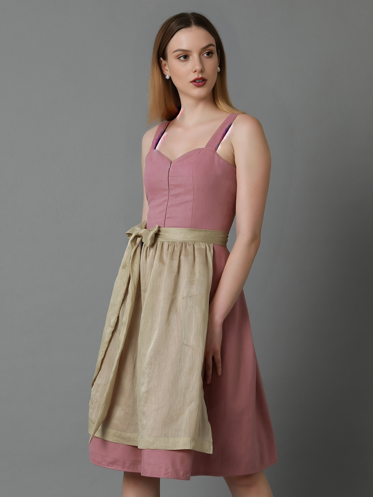 Dirndl Eisblau in romantischem Design