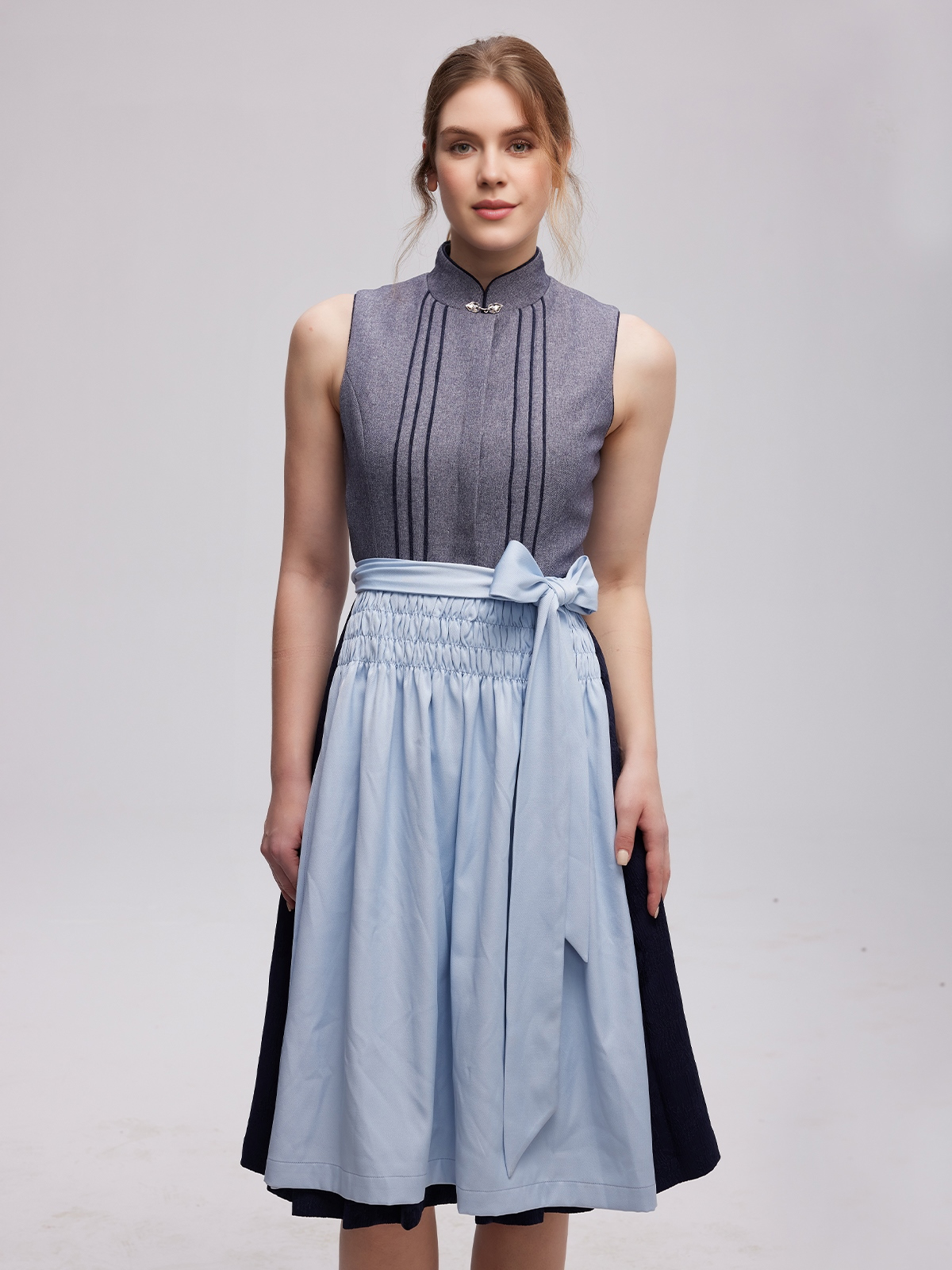 Dirndl in Grau