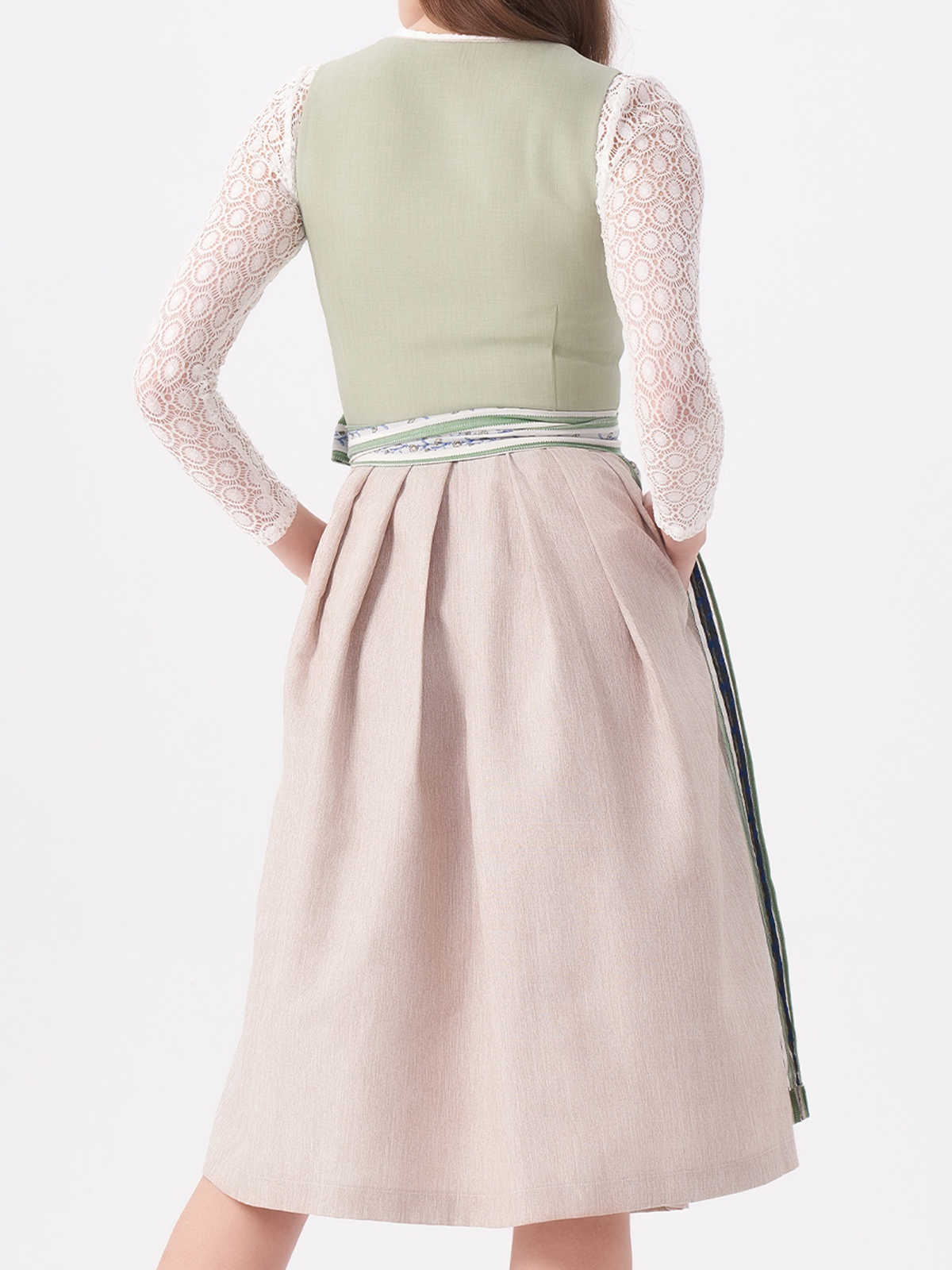 Modernes Dirndl in Grün mit taillierter Passform