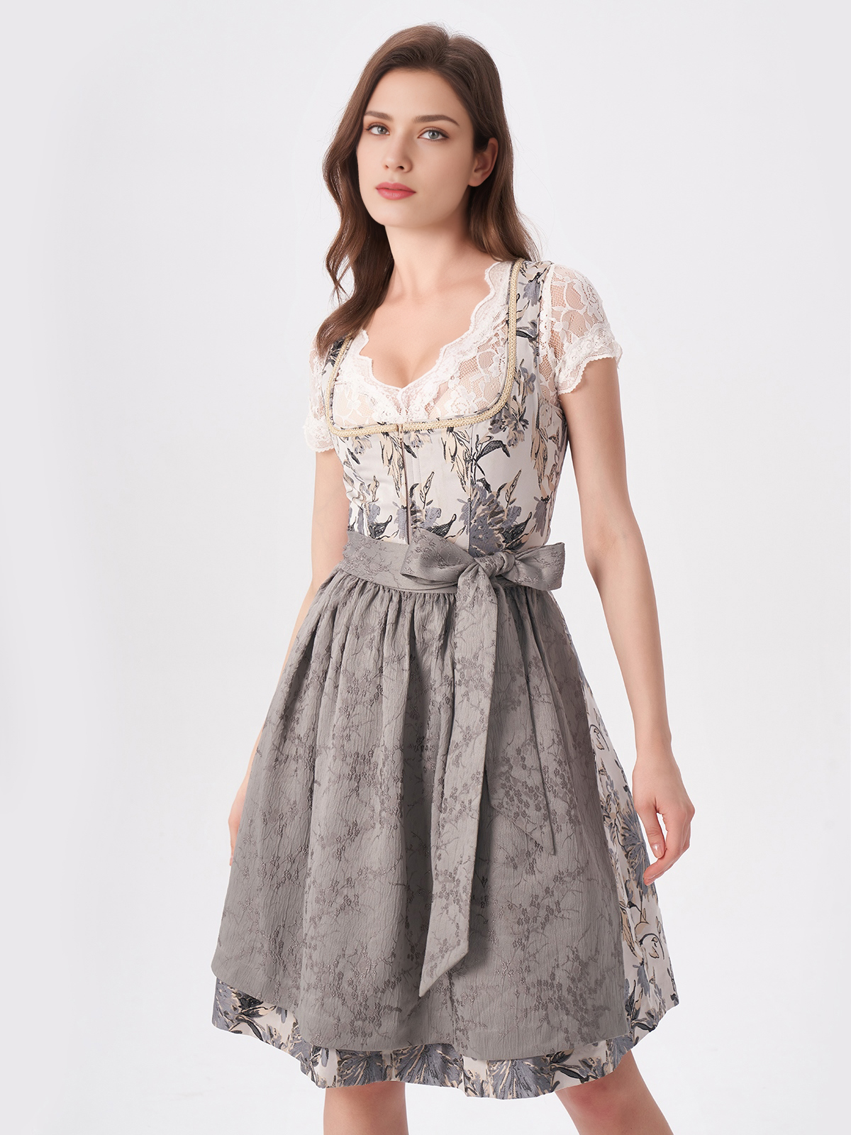 Dirndl in Grau – zeitlose Eleganz