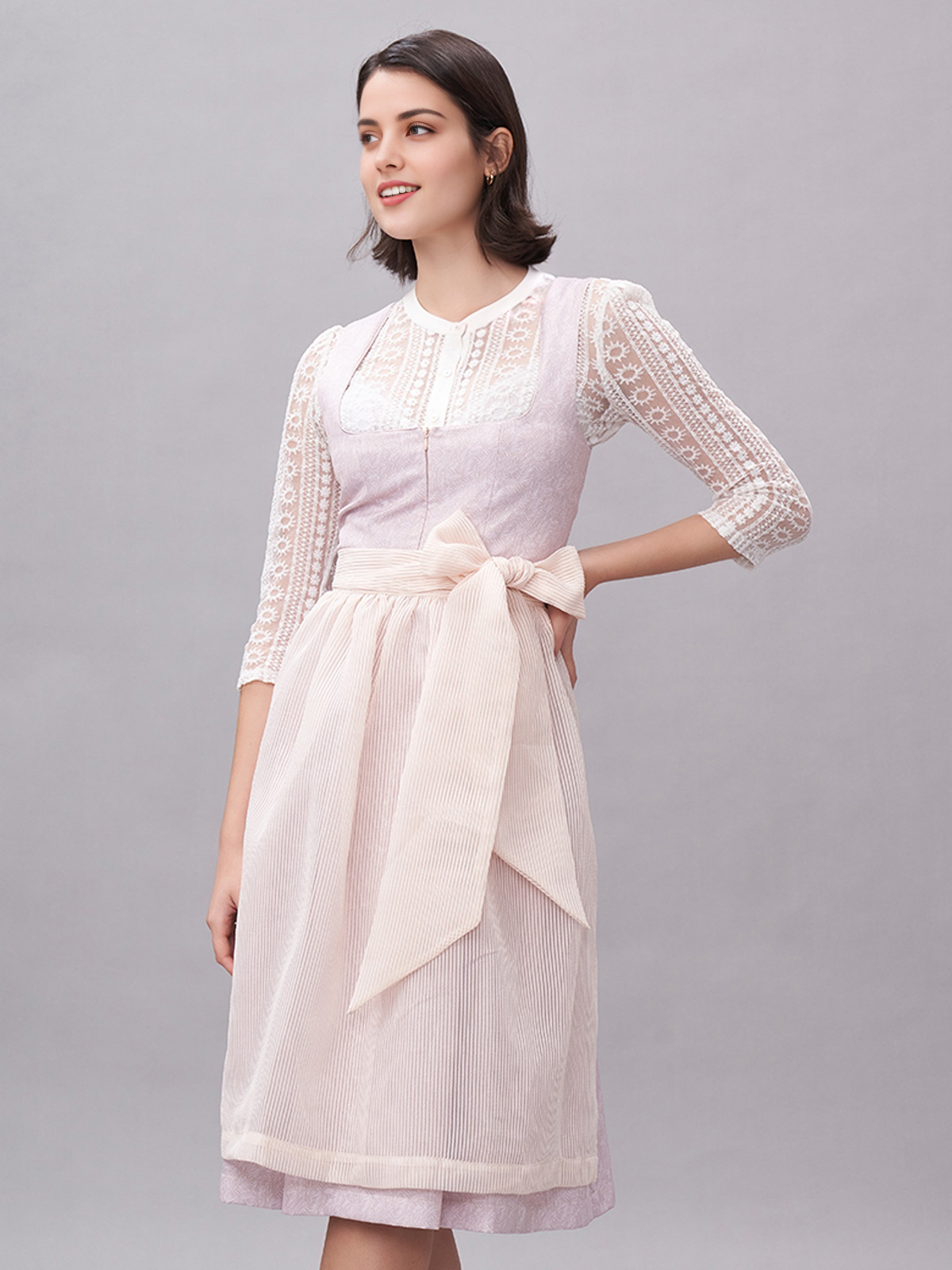 Schönes rosa Hemd mit femininen Details