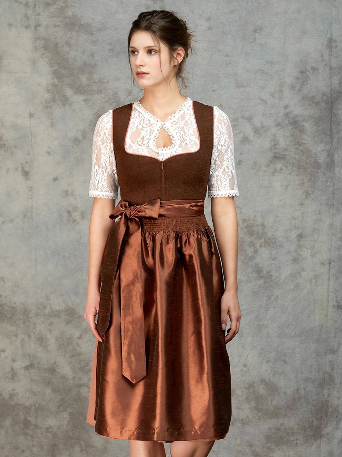 Dirndl mit 70 cm Rocklänge in Braun