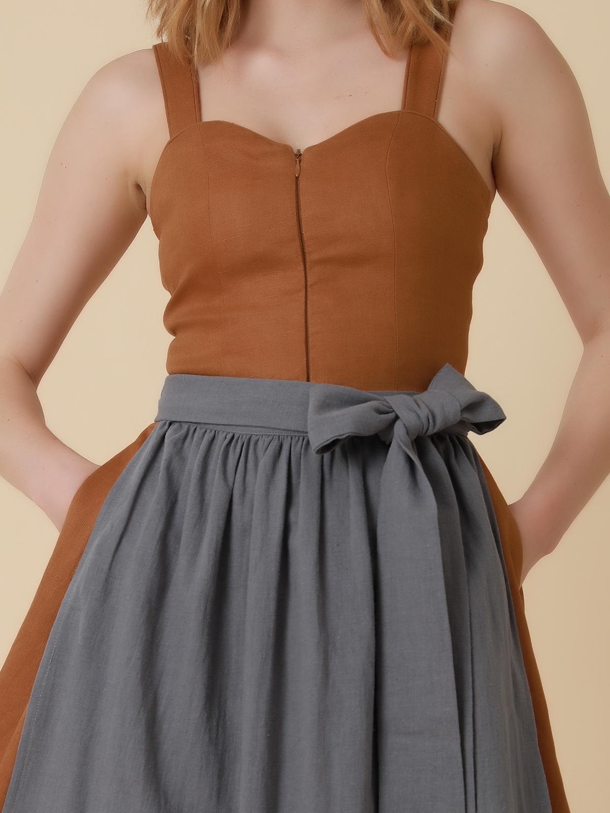 Beige Dirndlbluse mit Spitzenverzierung