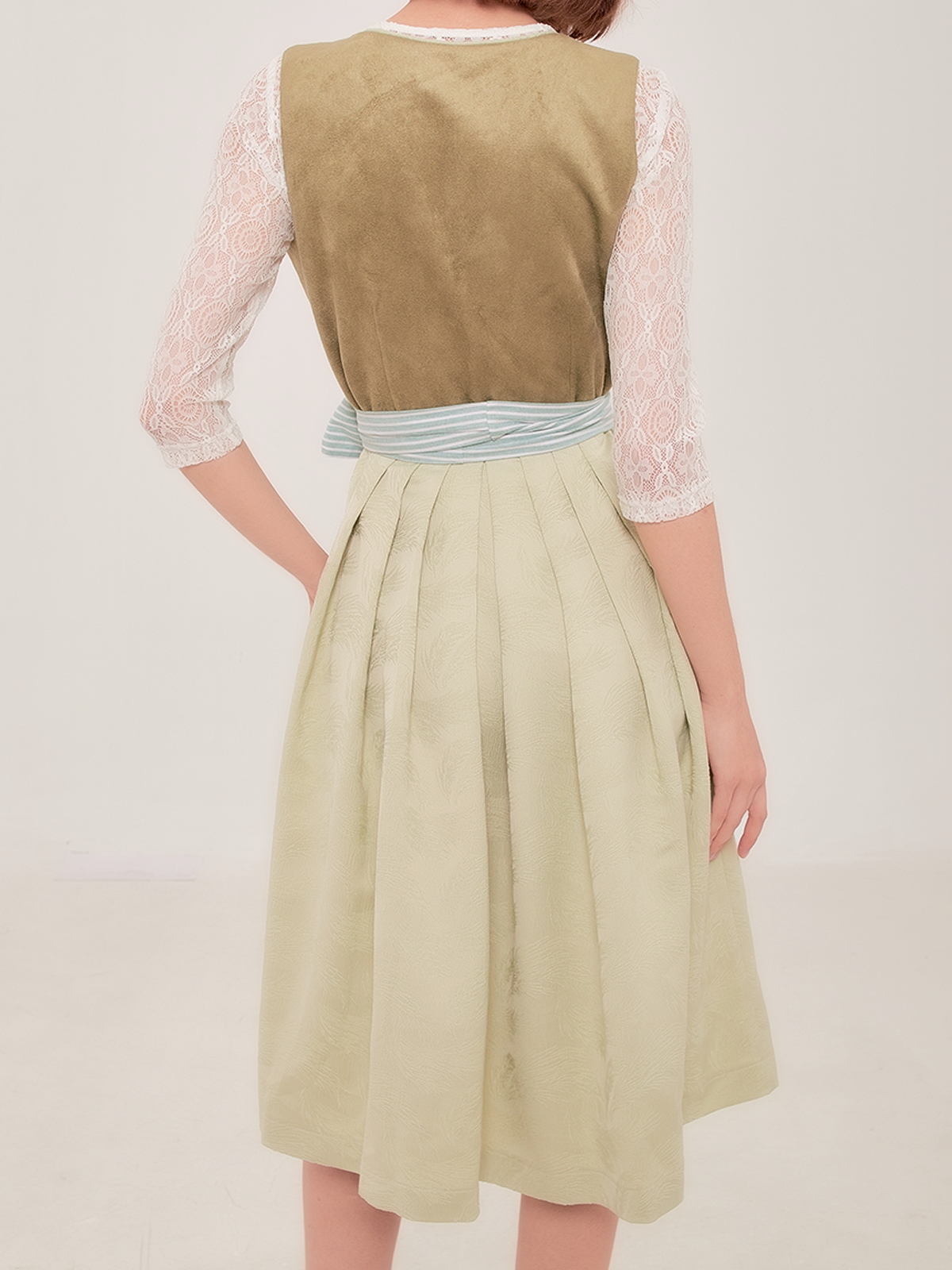 Dirndl Waldgrün – ein Blickfang in satten Grüntönen