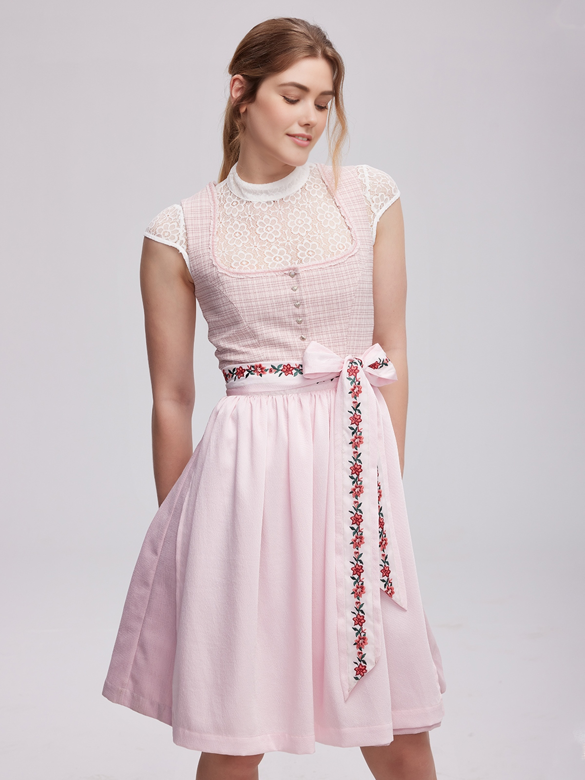 Dirndl in Rosa – feminin und stilvoll