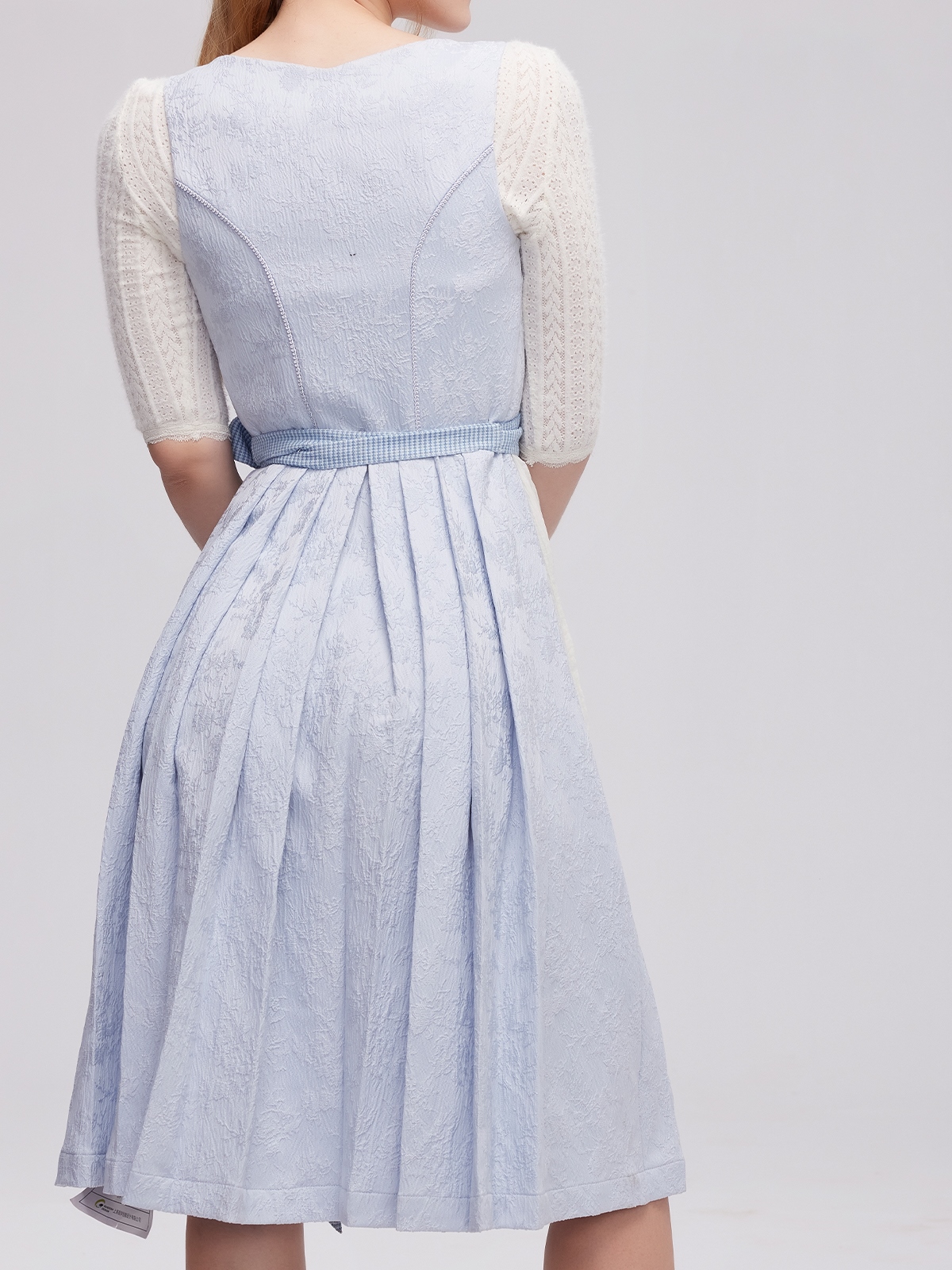 Klassisches Dirndl in Moosgrün mit modernem Schnitt