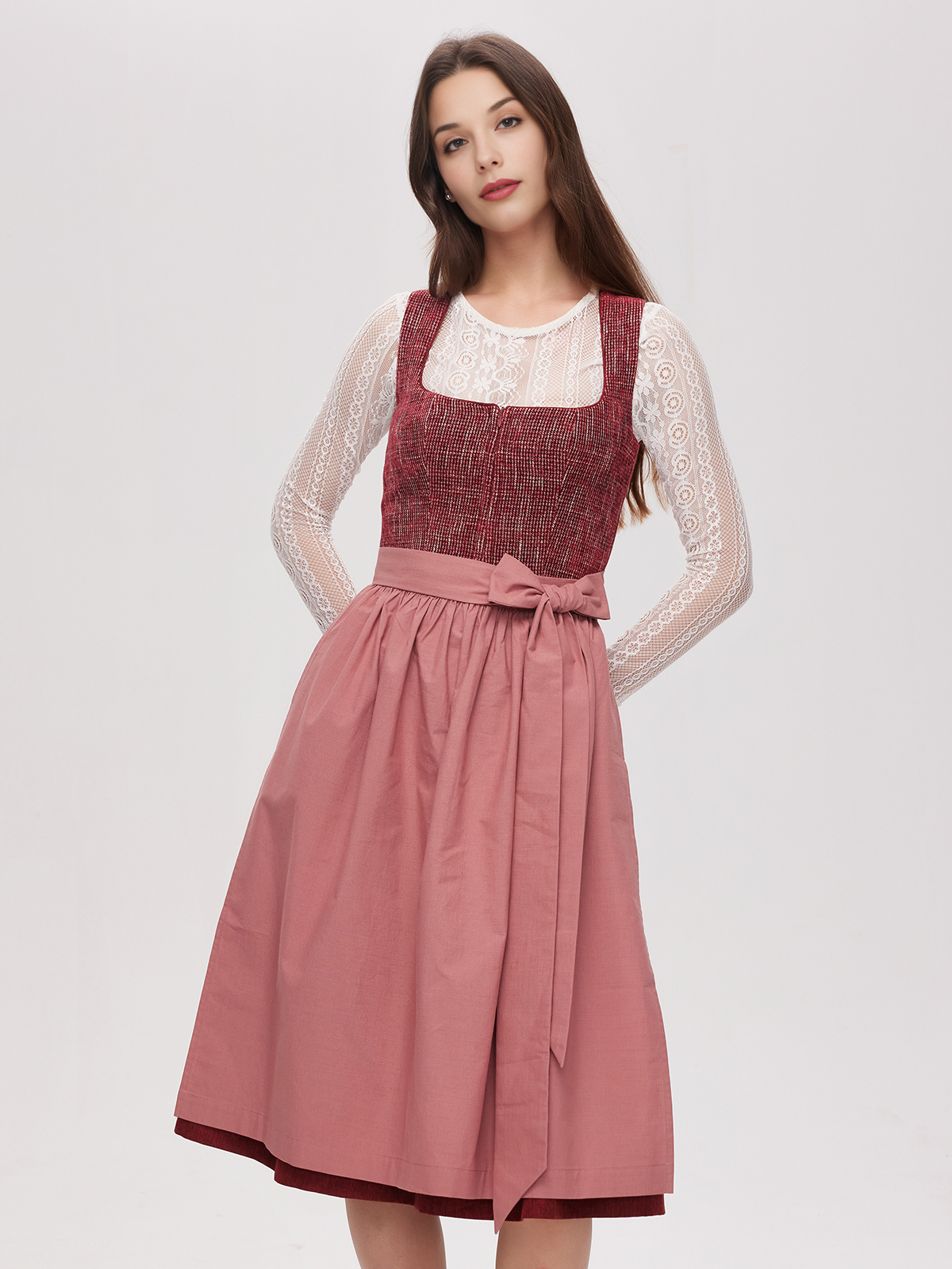 Modernes Dirndl in Rot