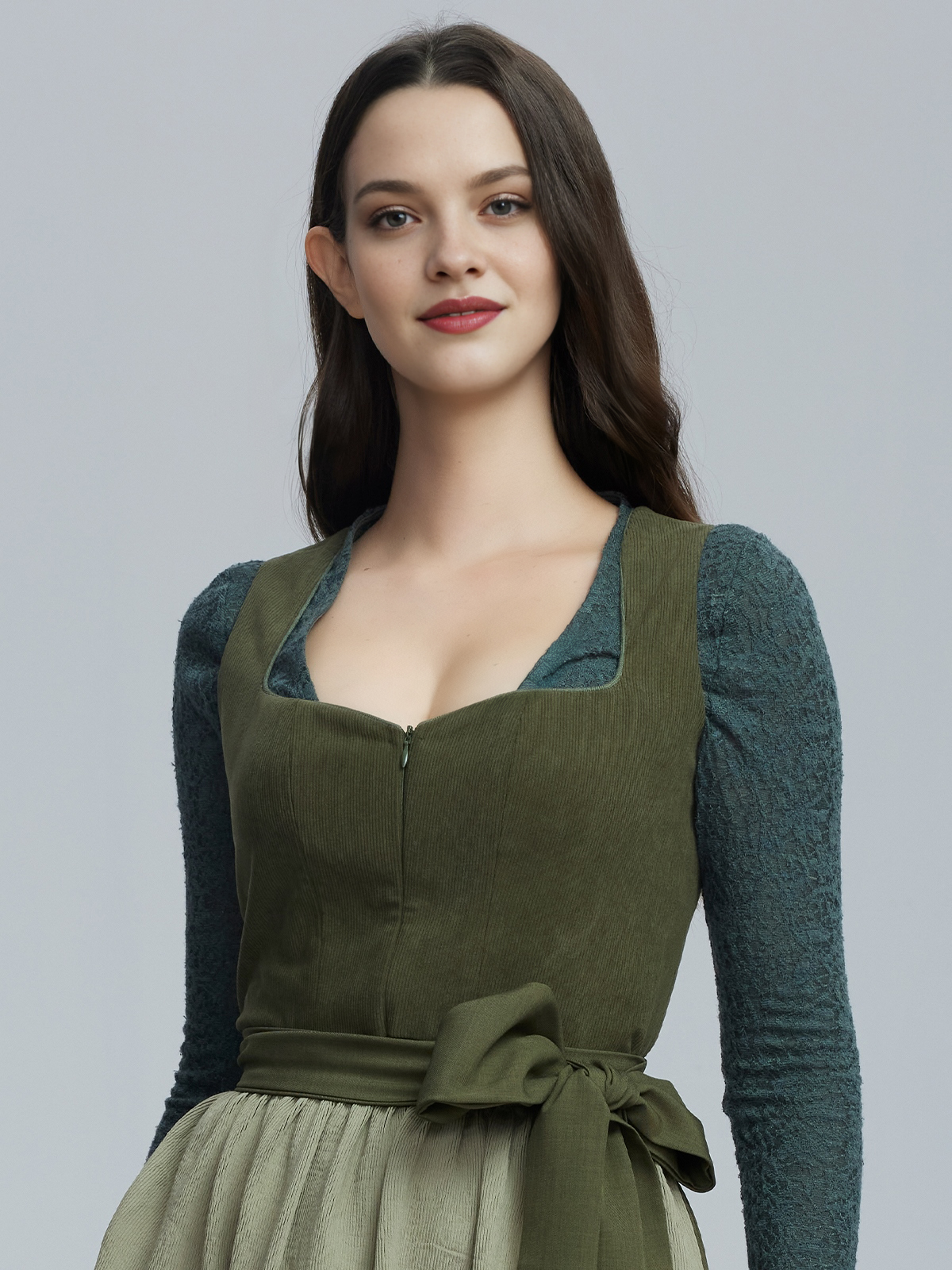 Modernes Dirndl in Blau – perfekt für den urbanen Style